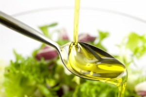 1400573186 4701 olivkovoe maslo salat 300x199 Чем полезно оливковое масло?