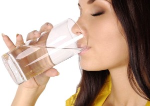 4871f98d53e542aafbf28c51d4ec5c1b 300x213 Вода в организме человека: зачем она нужна и как правильно пить?